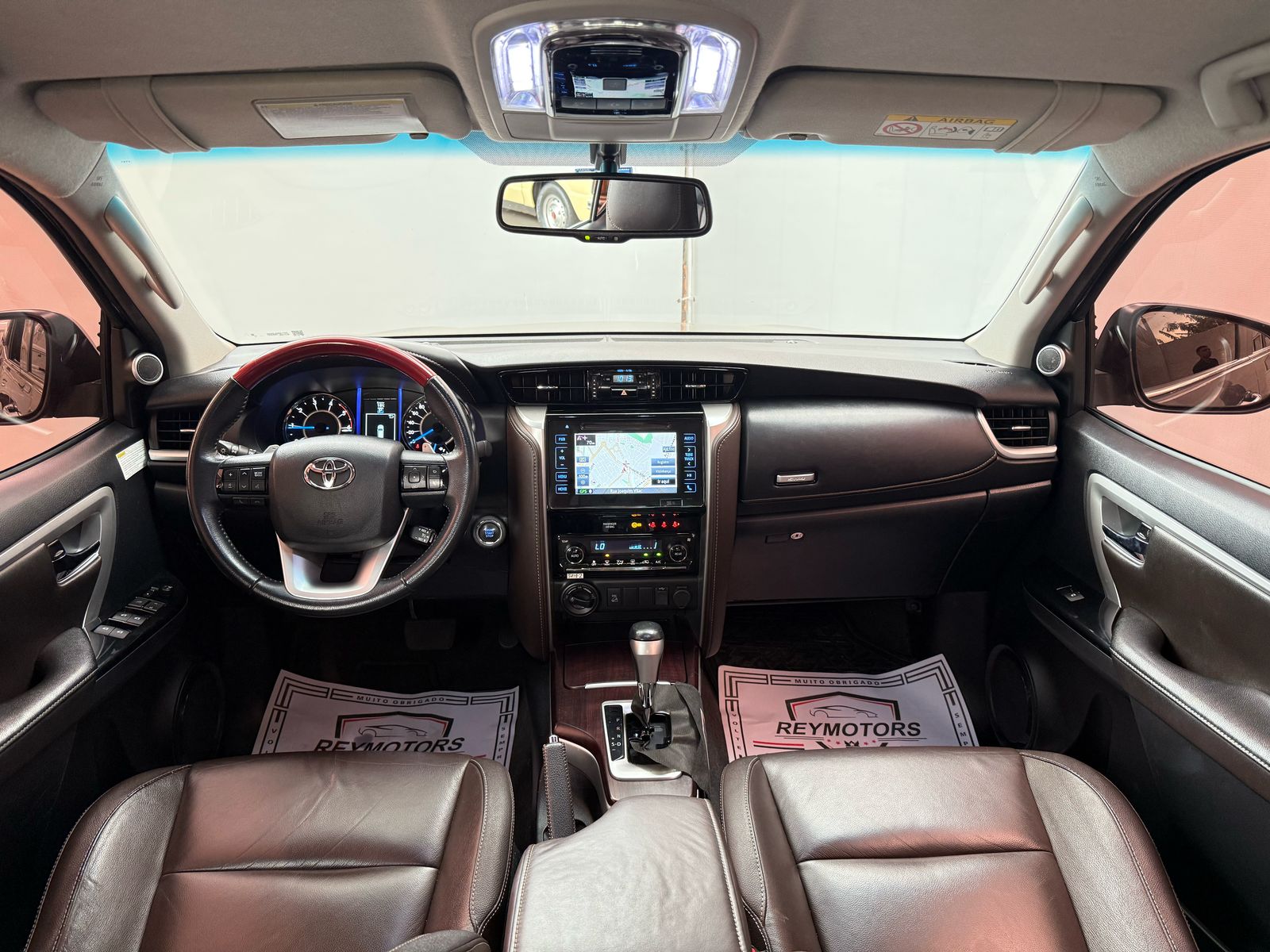 HILUX 2.8 SW4 SRX 4X4 7 LUGARES DIESEL AUTOMÁTICO (TOYOTA)